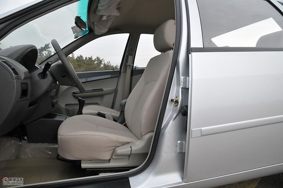 力帆520领航舒适型内饰