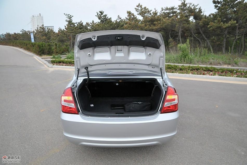 力帆520领航舒适型车身细节