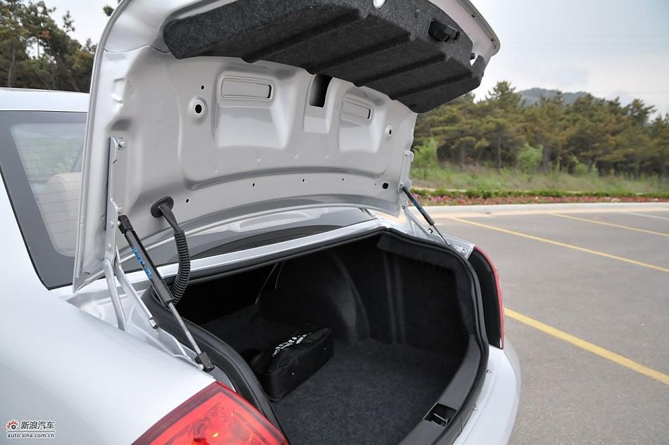 力帆520领航舒适型车身细节