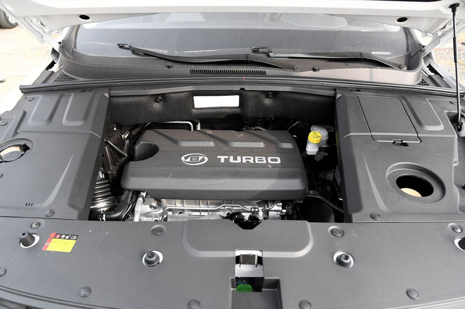 2018款 1.5T 手动舒适型 引擎底盘