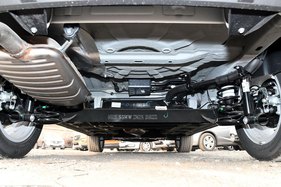 2018款 1.5T 手动舒适型 引擎底盘