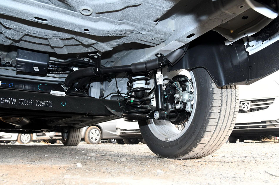 2018款 1.5T 手动舒适型 引擎底盘