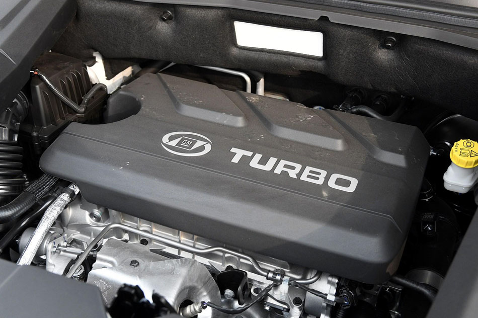 2018款 1.5T 手动舒适型 引擎底盘