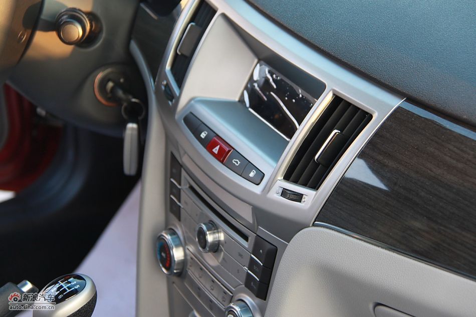 新骏捷上市-内饰实拍