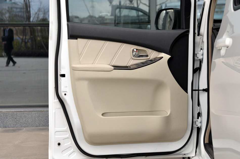 2018款 1.5L 手动舒适型 座椅空间