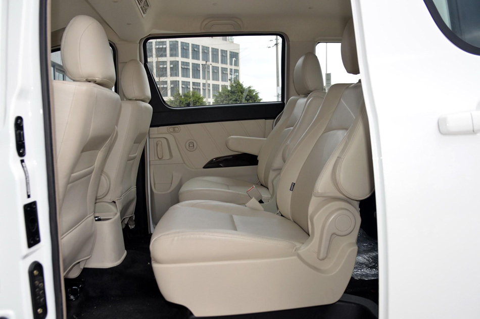 2018款 1.5L 手动舒适型 座椅空间