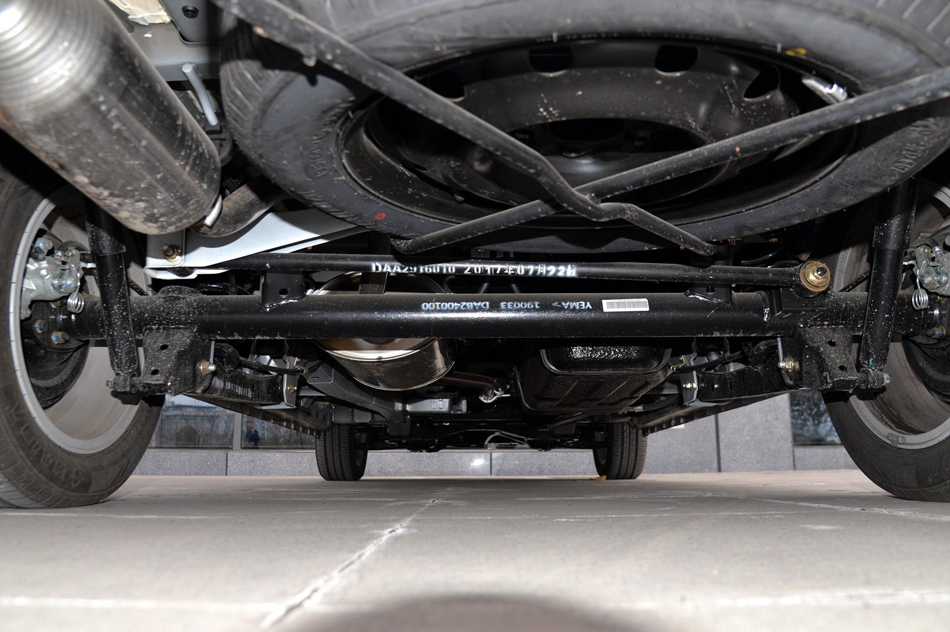 2018款 1.5L 手动舒适型 引擎底盘