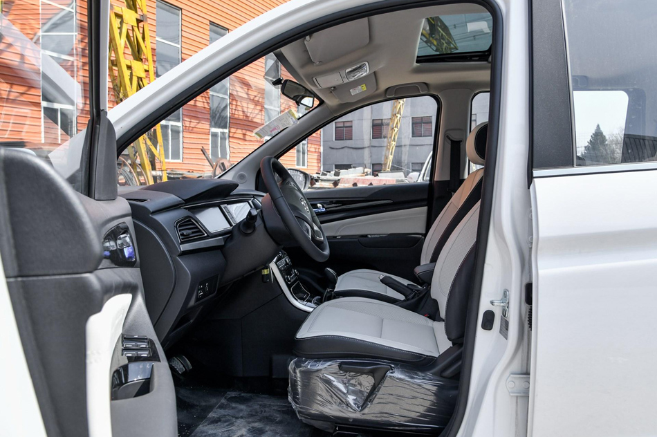 2018款 A600 1.5L 手动豪华型 座椅空间