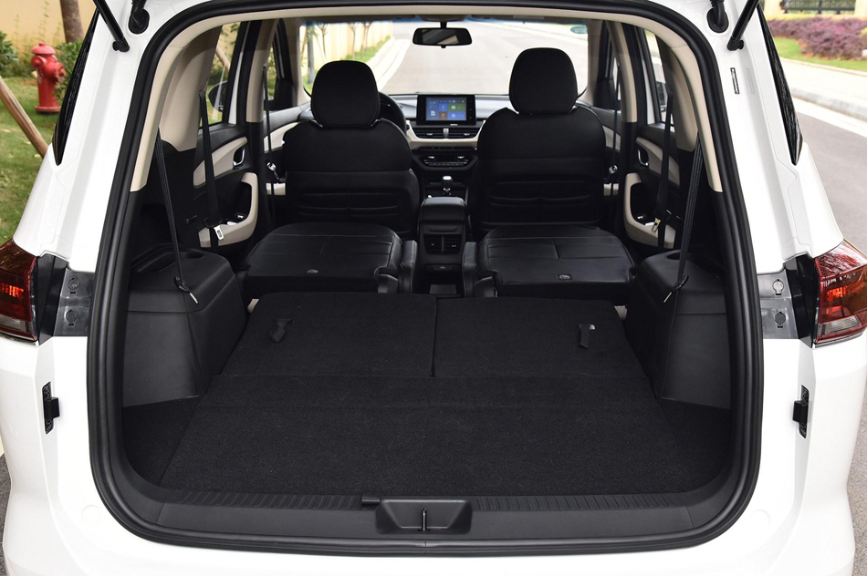 2018款 1.5L 手动豪华型 座椅空间