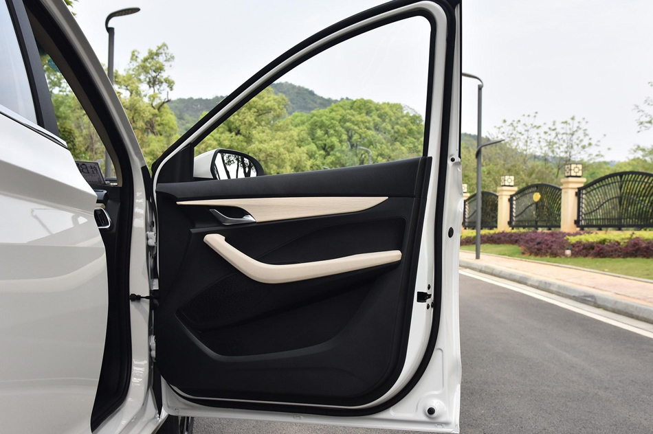 2018款 1.5L 手动豪华型 座椅空间