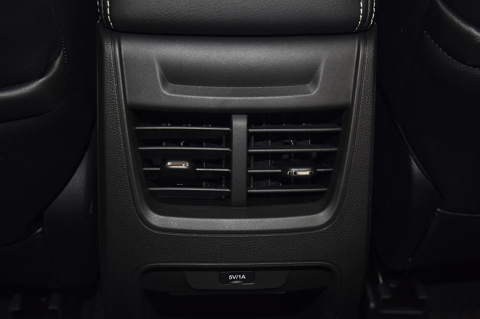 2018款 1.5L 手动豪华型 座椅空间