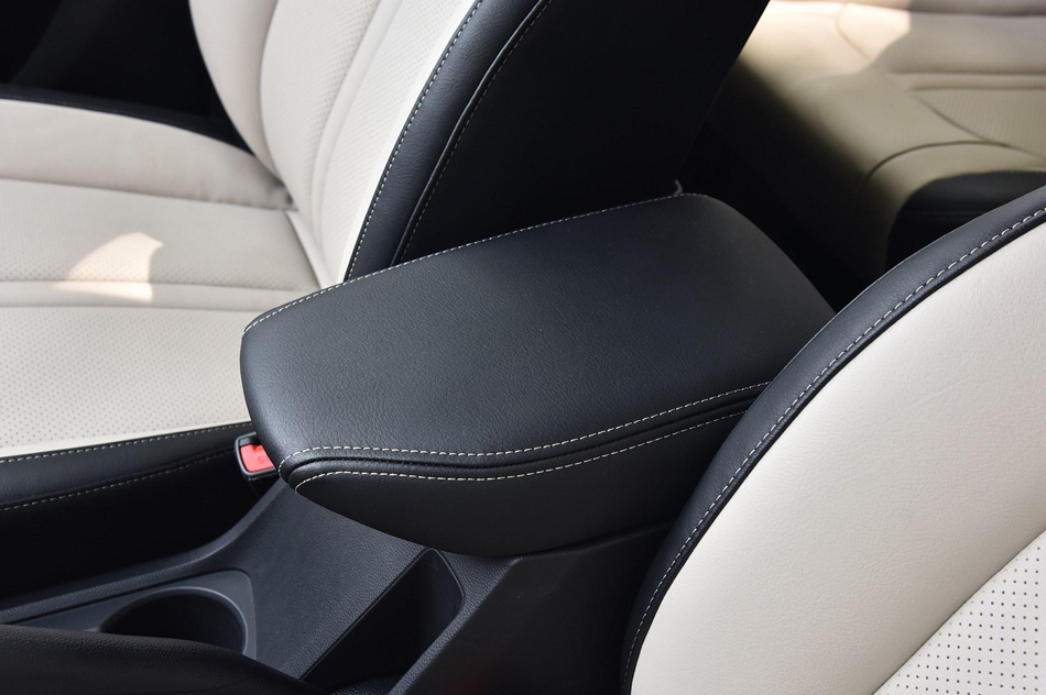 2018款 1.5L 手动豪华型 座椅空间