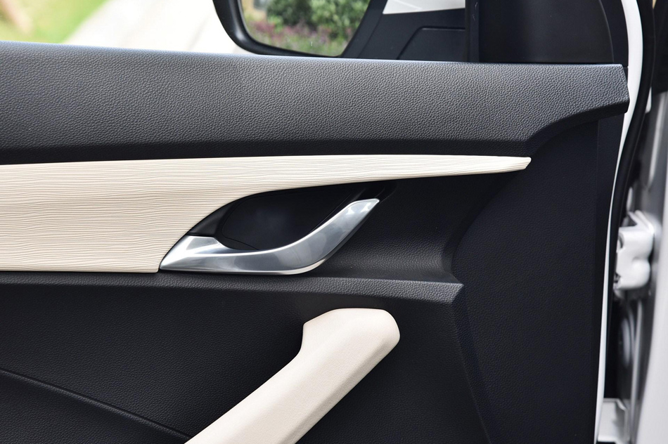 2018款 1.5L 手动豪华型 座椅空间