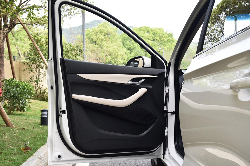 2018款 1.5L 手动豪华型 座椅空间