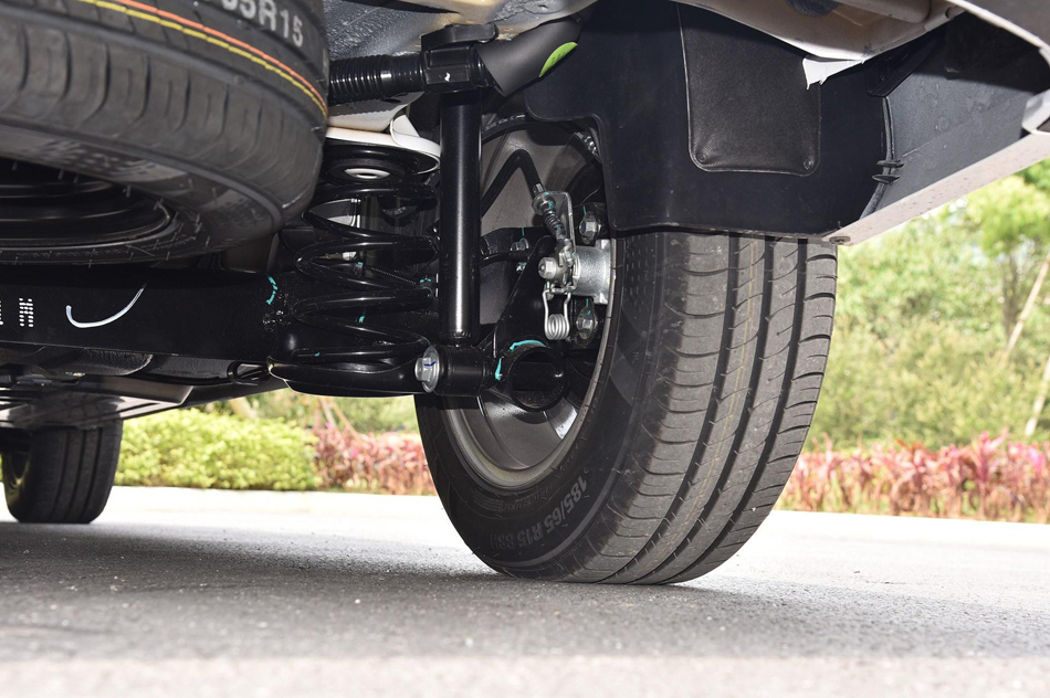 2018款 1.5L 手动豪华型 引擎底盘