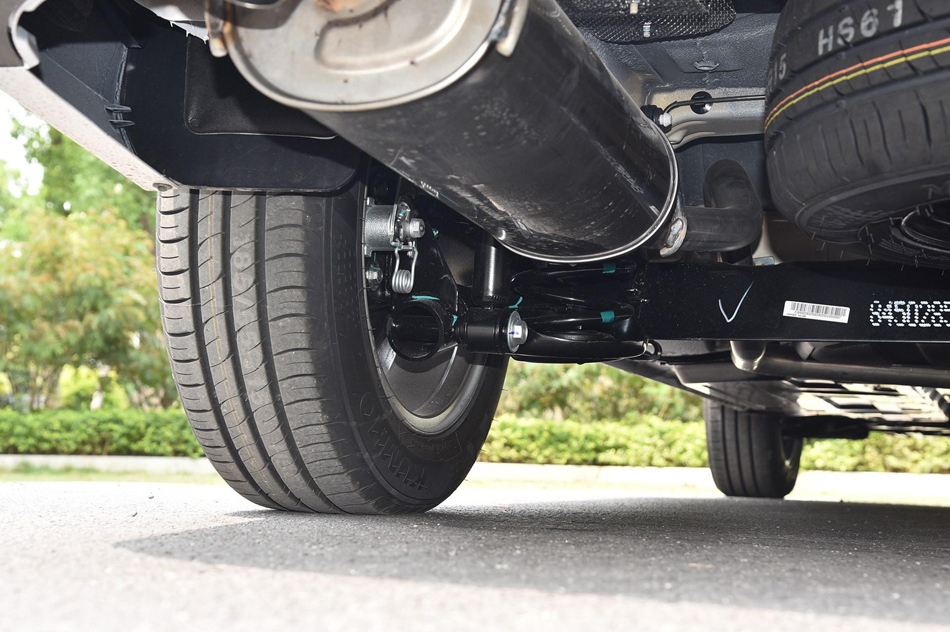 2018款 1.5L 手动豪华型 引擎底盘