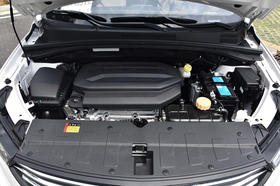 2018款 1.5L 手动豪华型 引擎底盘
