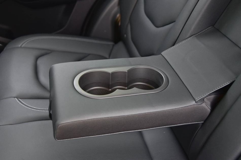 2018款 1.2T 自动尊贵智悦型 座椅空间