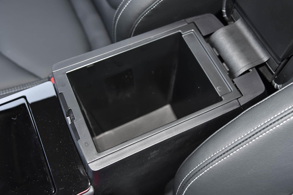 2018款 1.2T 自动尊贵智悦型 座椅空间