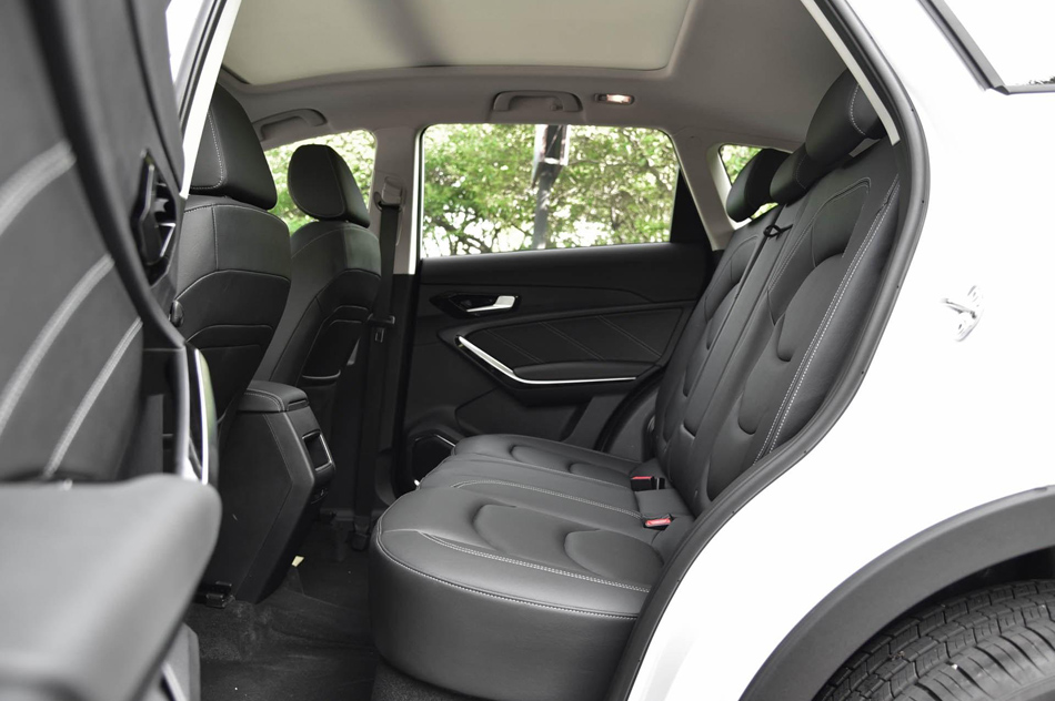 2018款 1.2T 自动尊贵智悦型 座椅空间