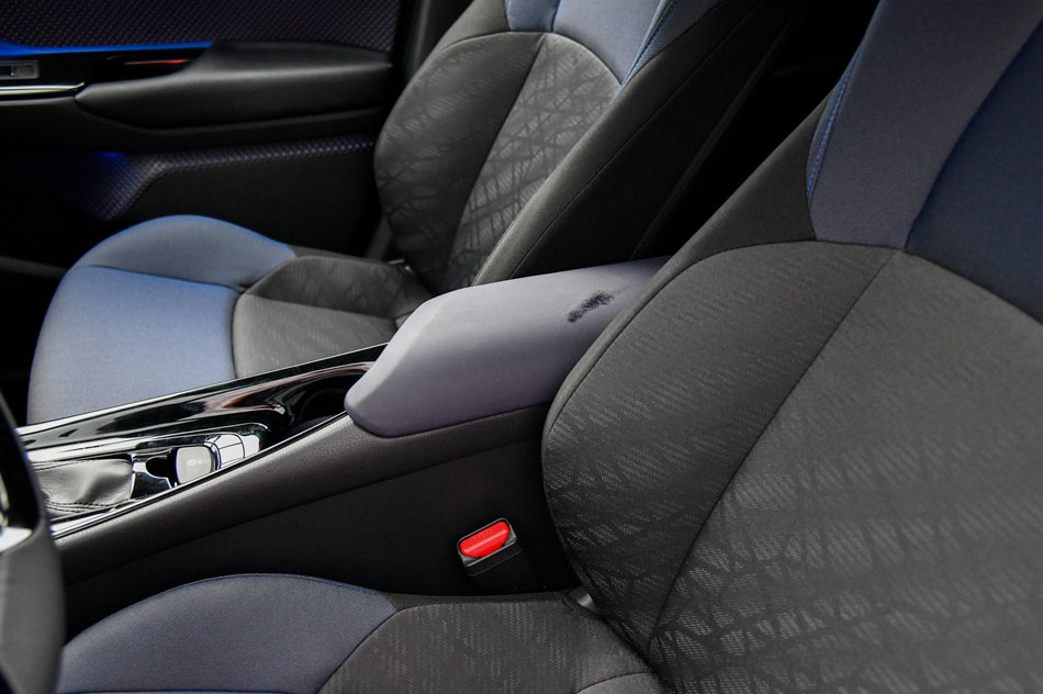 2018款 2.0L 豪华版 座椅空间