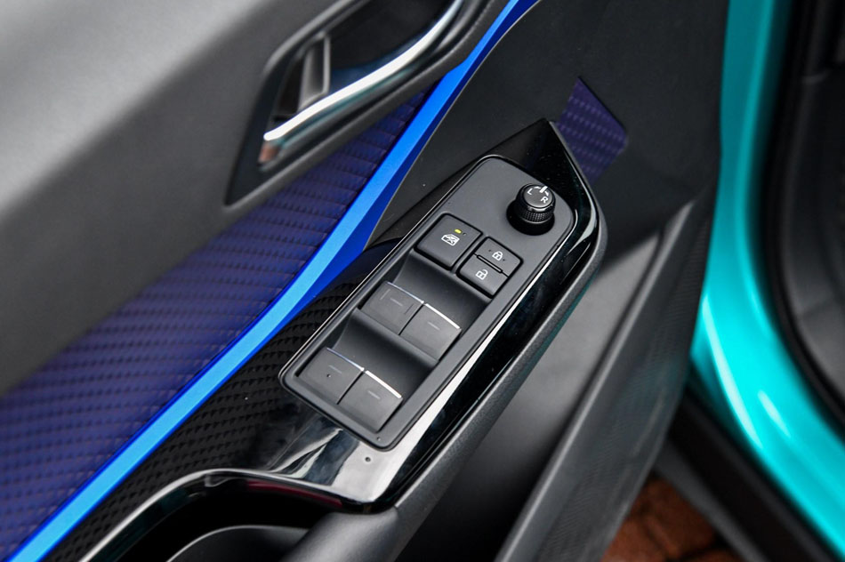 2018款 2.0L 豪华版 座椅空间