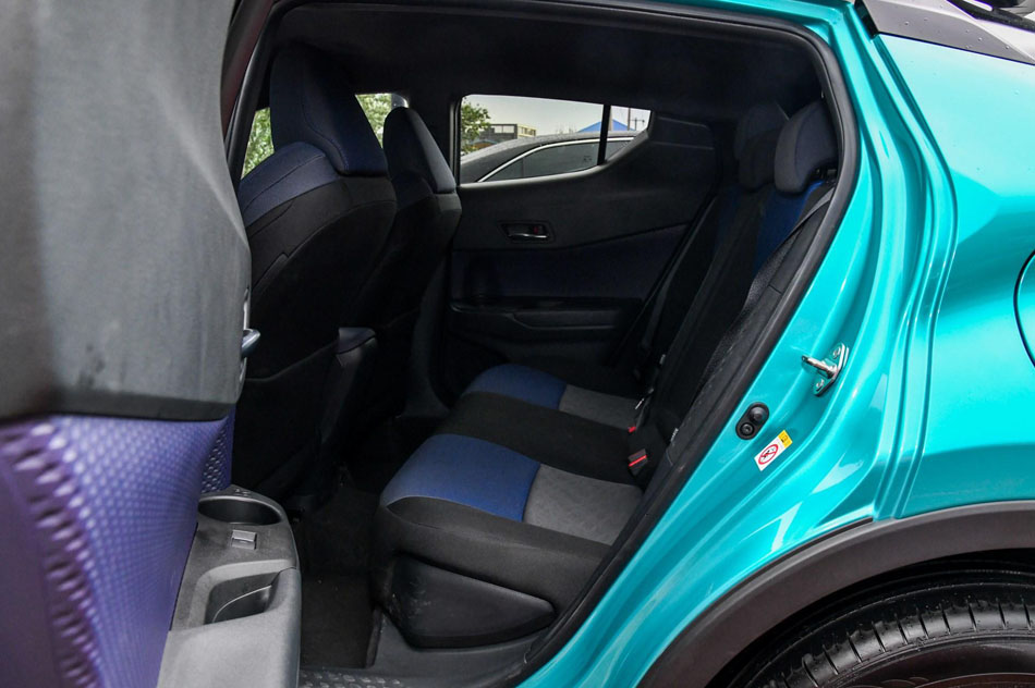 2018款 2.0L 豪华版 座椅空间