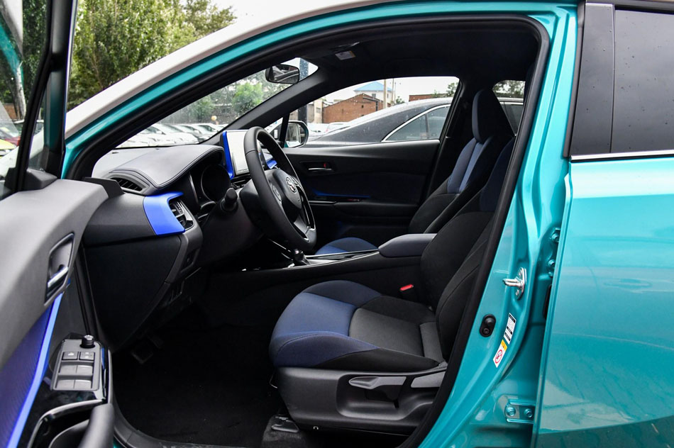 2018款 2.0L 豪华版 座椅空间