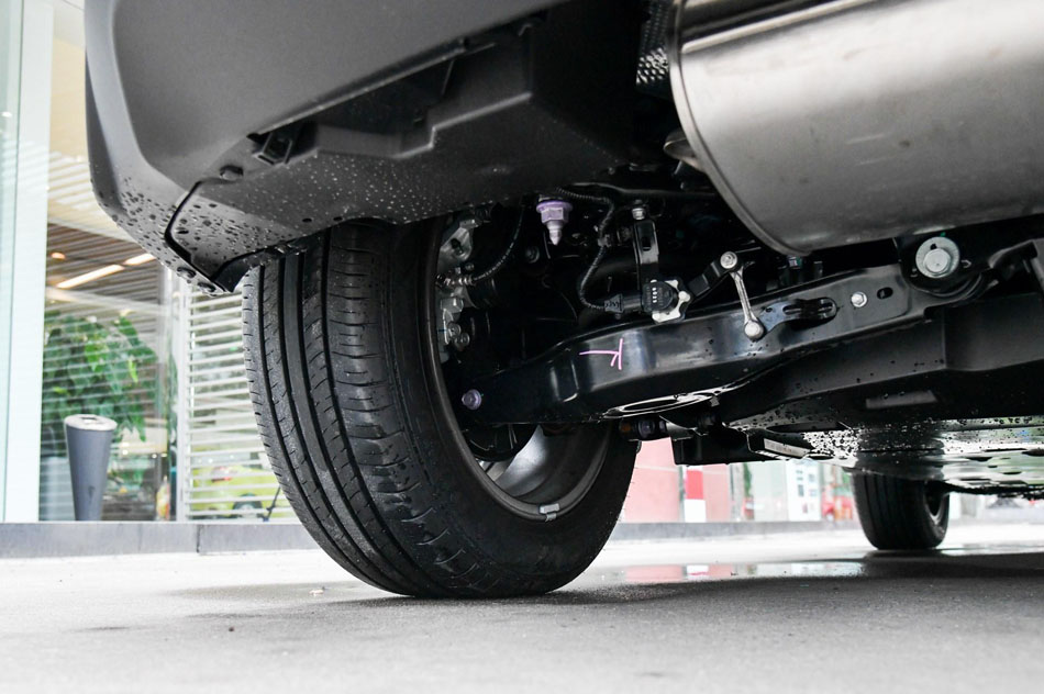 2018款 2.0L 豪华版 引擎底盘