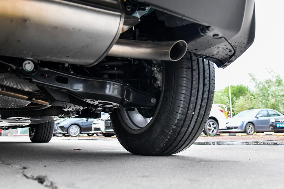 2018款 2.0L 豪华版 引擎底盘