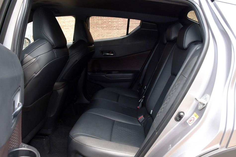 2018款 2.0L 奕炫版 座椅空间