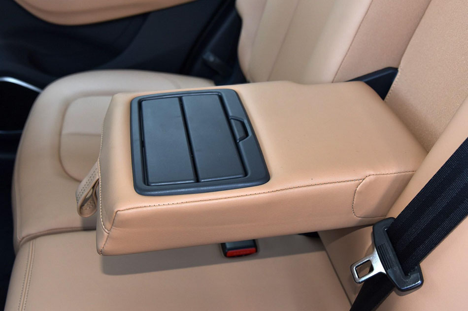 2018款 280T DCT旗舰型 7座 座椅空间