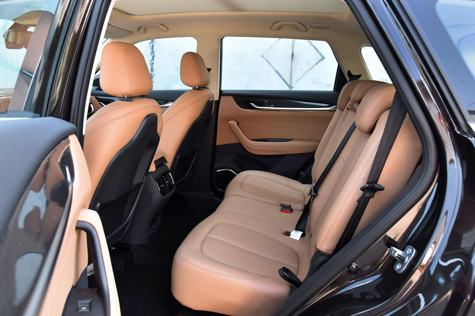 2018款 280T DCT旗舰型 7座 座椅空间