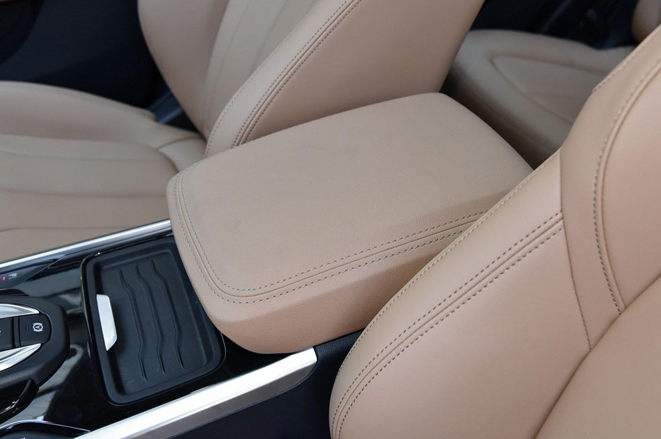 2018款 280T DCT旗舰型 7座 座椅空间