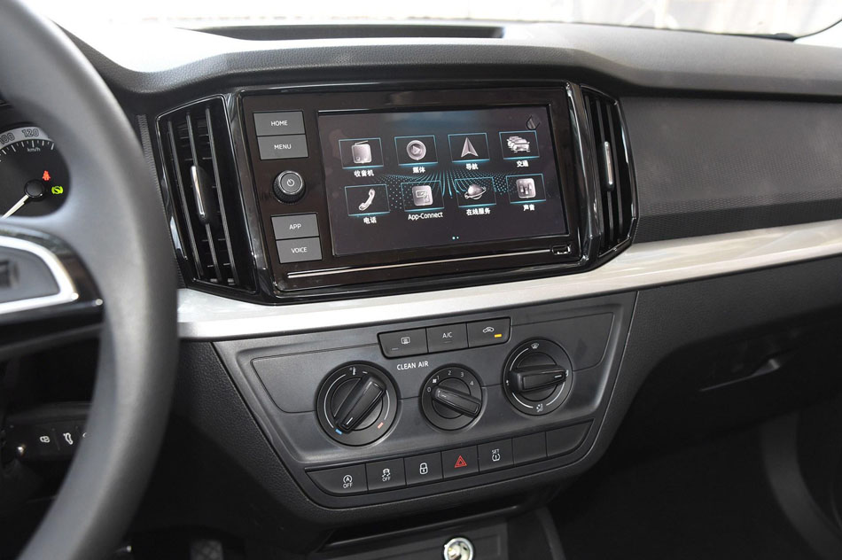 2018款 1.5L 自动标准版 内饰