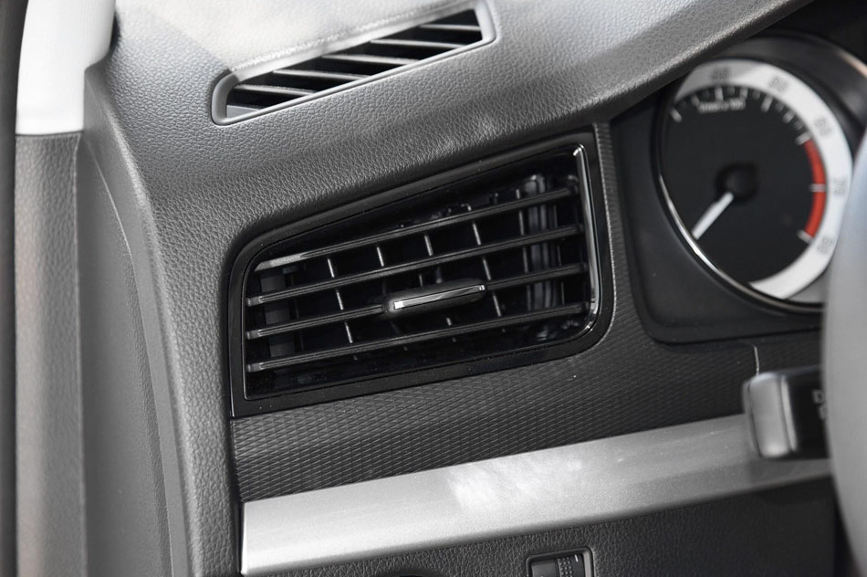 2018款 1.5L 自动标准版 内饰