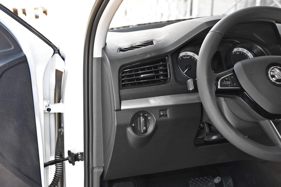 2018款 1.5L 自动标准版 内饰