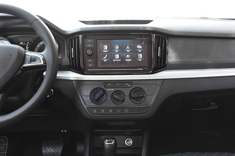 2018款 1.5L 自动标准版 内饰