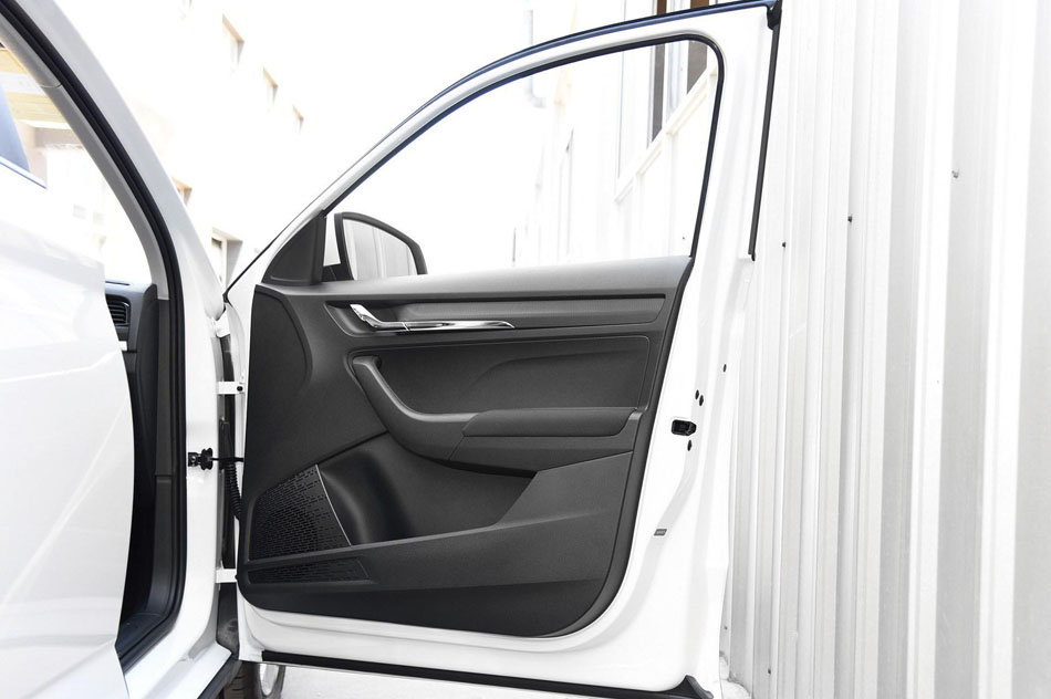 2018款 1.5L 自动标准版 座椅空间