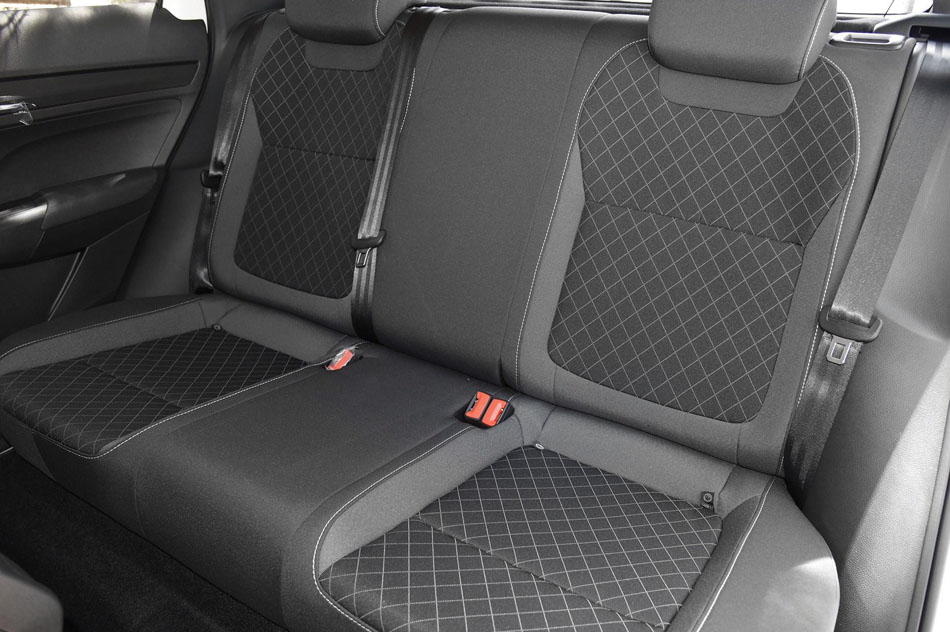 2018款 1.5L 自动标准版 座椅空间