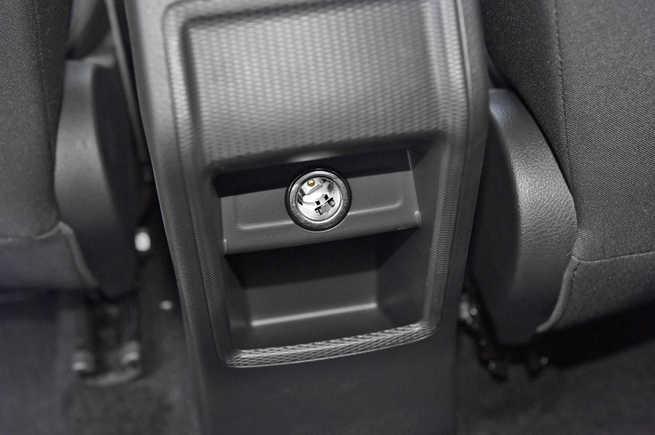 2018款 1.5L 自动标准版 座椅空间