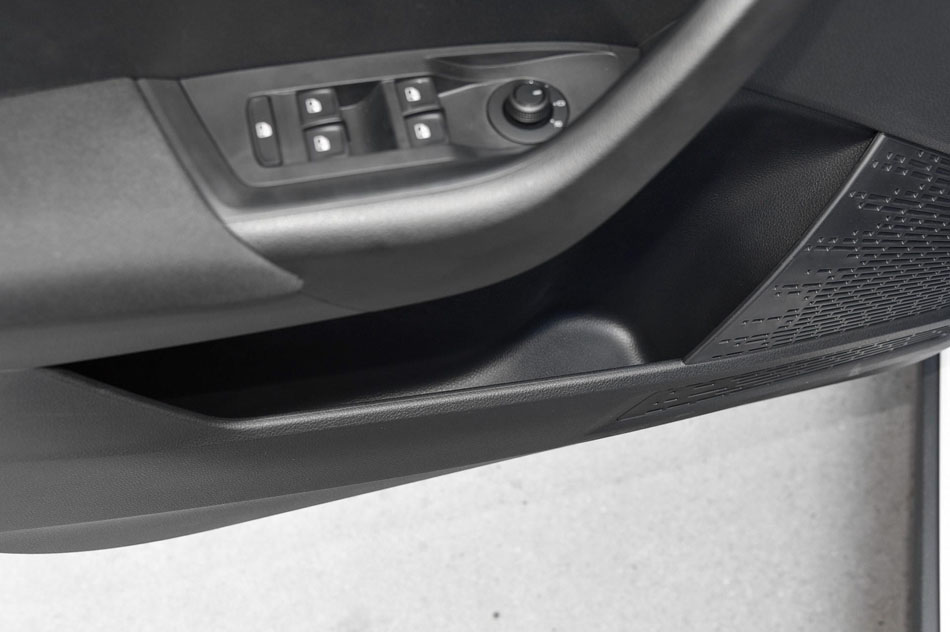 2018款 1.5L 自动标准版 座椅空间