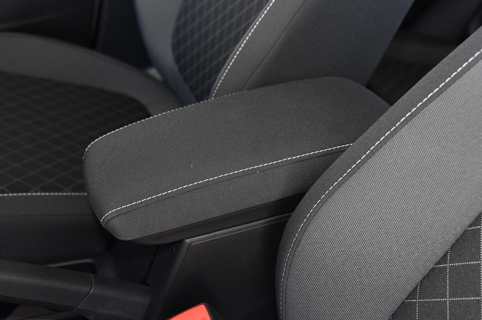 2018款 1.5L 自动标准版 座椅空间