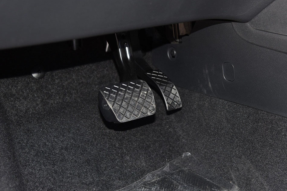 2018款 1.5L 自动标准版 座椅空间