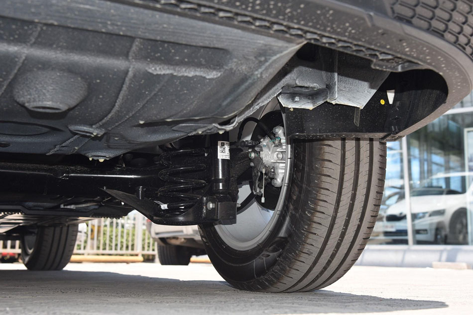 2018款 1.5L 自动标准版 引擎底盘