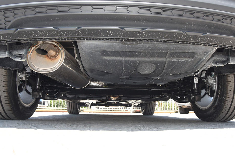 2018款 1.5L 自动标准版 引擎底盘