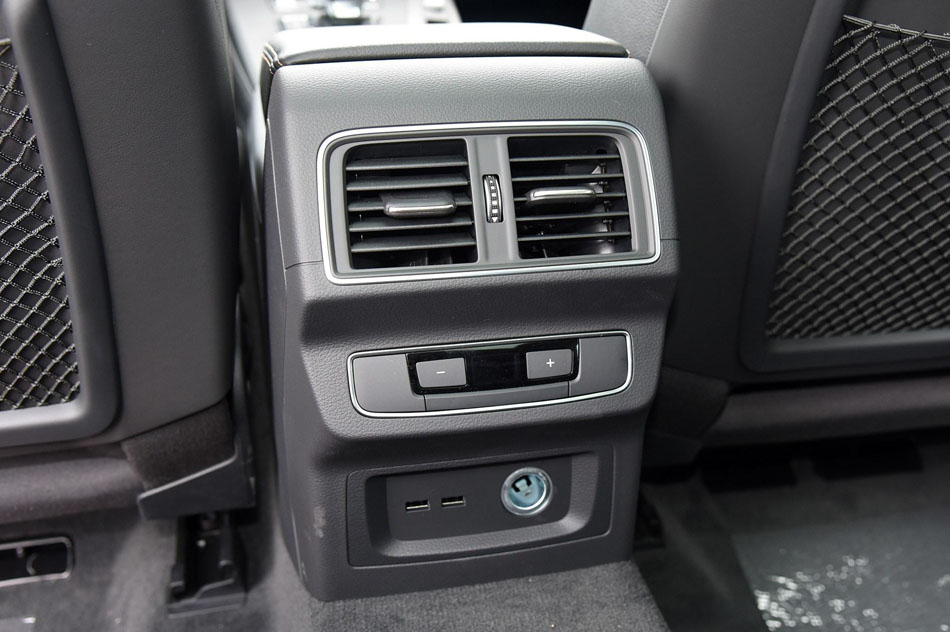 2018款 45 TFSI 尊享时尚型 座椅空间