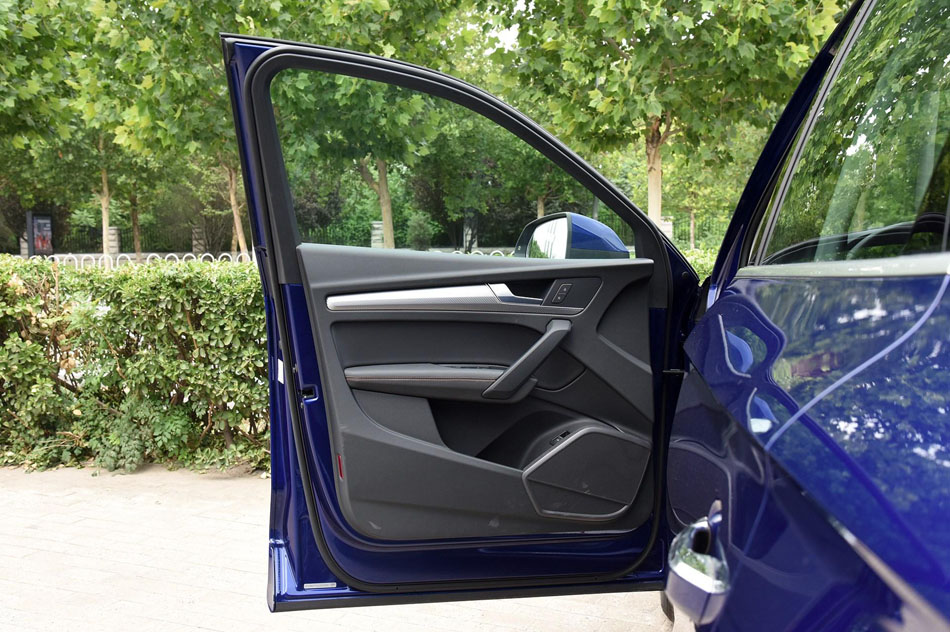 2018款 45 TFSI 尊享时尚型 座椅空间