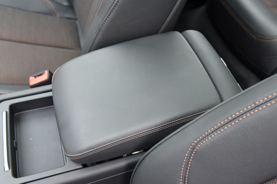2018款 45 TFSI 尊享时尚型 座椅空间