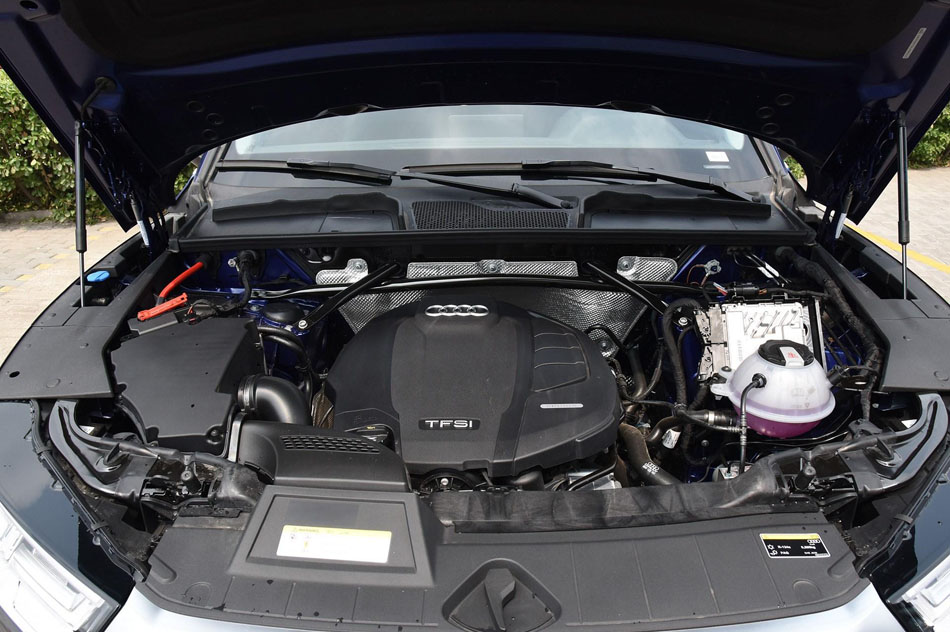 2018款 45 TFSI 尊享时尚型 引擎底盘